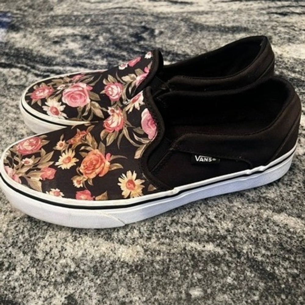 Vans Slip-On Sneakers Women 7.5 Black Floral Rose Print Canvas Low Top boho chic